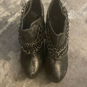 BKE Black Ankle Boots with Chain Accent